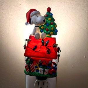 Snoopy on dog house night light